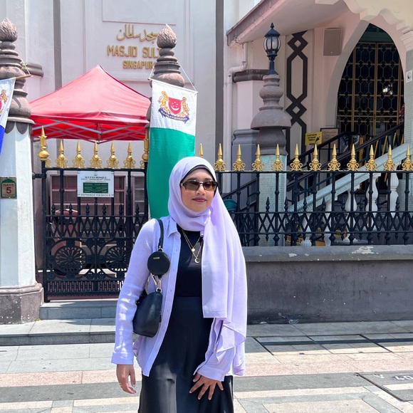 Meet your Posher, Fathia - Picture 2 of 2